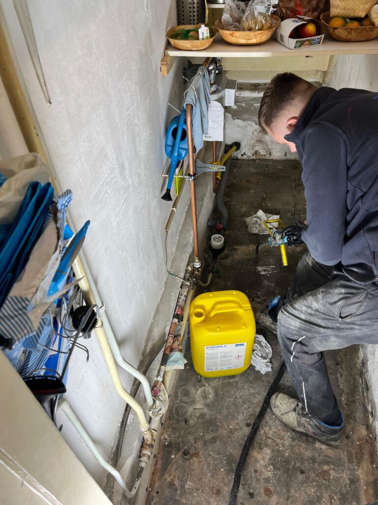 5bf1fb98-241e-41e4-93d6-40306a5866a4 2